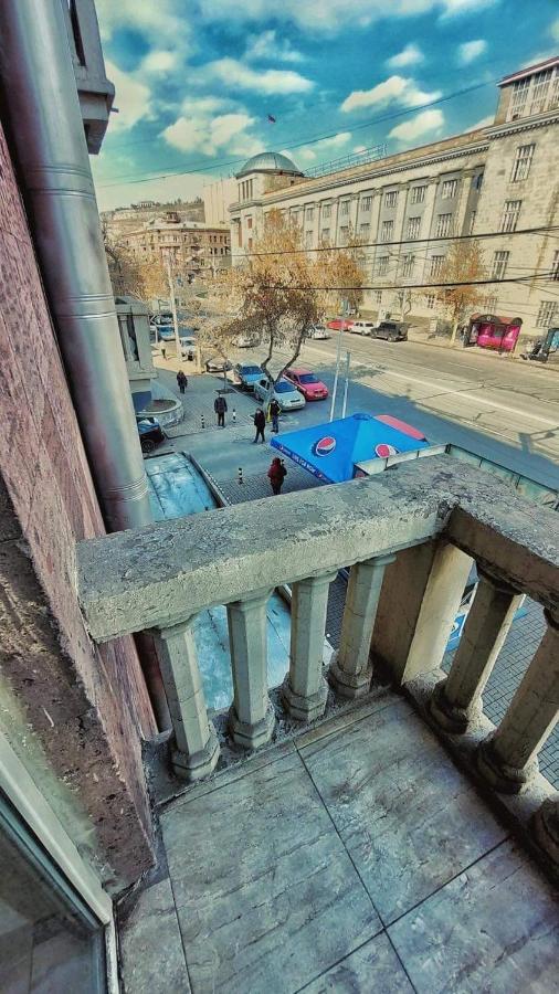 Шикарная Однушка На Абовяна เยเรวาน ภายนอก รูปภาพ
